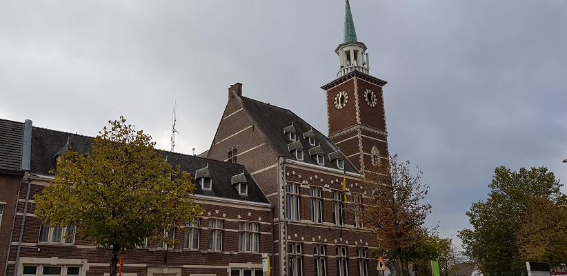 Kerk in Maasmechelen op een wandeling over het Maaspad van Maastricht naar Berg aan de Maas