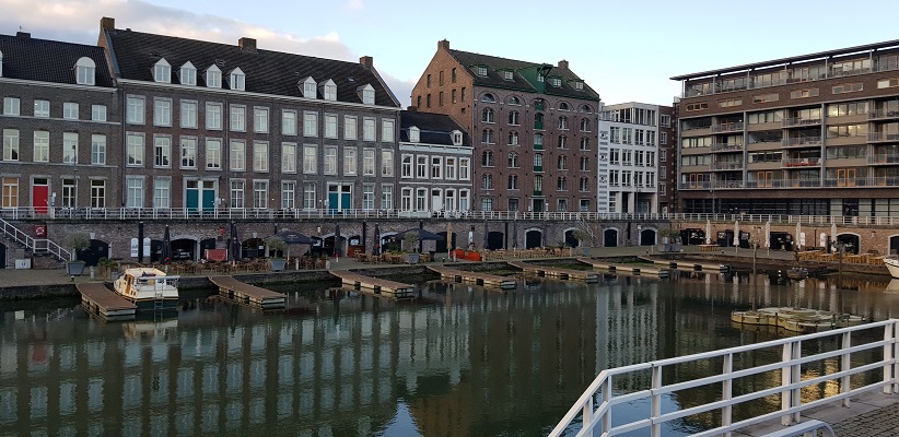 Haven in Maastricht tijdens een wandeling op het Maaspad van Maastricht naar Berg aan de Maas
