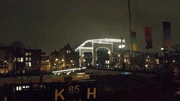 Lichtkunstwerk tijdens wandeling bij Amsterdam LightFestival in 2017
