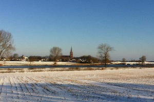 Wandelen over de Maasmeanders langs de Maas met zicht op Maasbommel