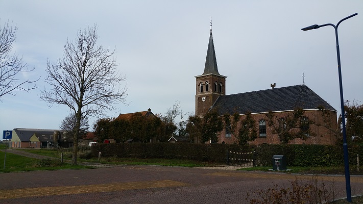 Kerk Jellum op wandeling over Elfstedenpad van Leeuwarden naar Mantgum