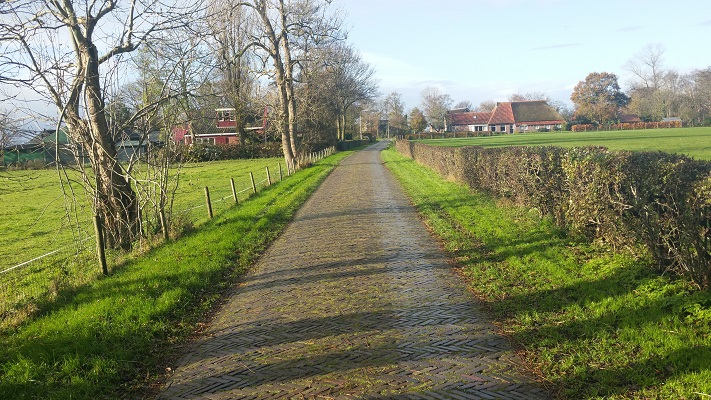 Oentsjerk op wandeling over Elfstedenpad van Oentsjerk naar Leeuwarden