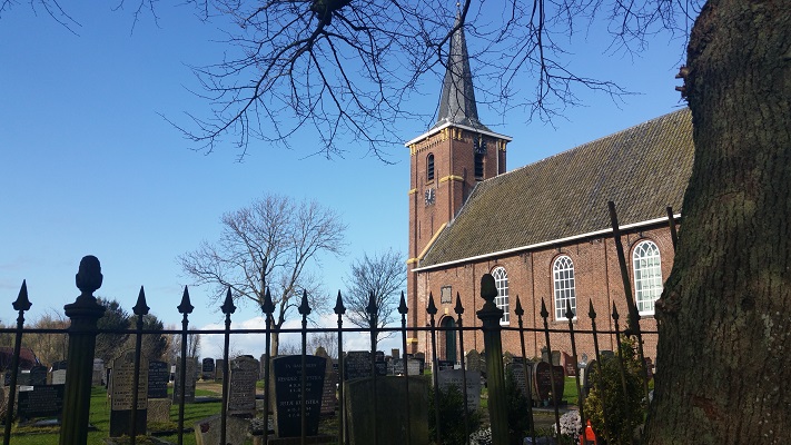 Kerk Lekkumop wandeling over Elfstedenpad van Oentsjerk naar Leeuwarden