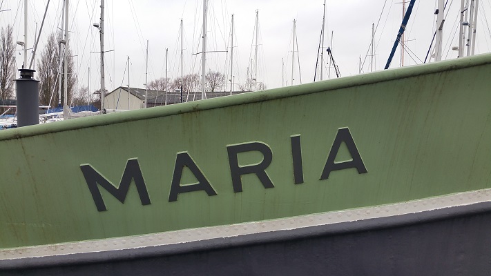 Boot Maria Harlingen op wandeling over het Elfstedenpad van Wijnaldum naar Harlingen