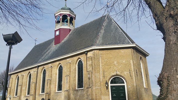 Kerk Witmarsum op wandeling over het Elfstedenpad van Witmarsum naar Kimswerd