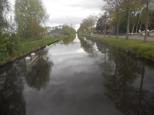 Wandelen over het Groot Frieslandpad over het Annerveenschekanaal
