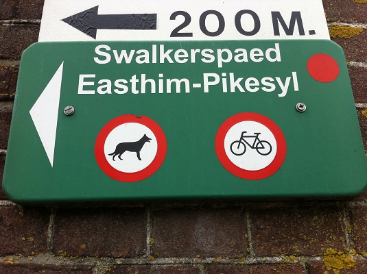Wandelen over het Groot Frieslandpad over het Swalkerspaed Easthim-Pikesyl