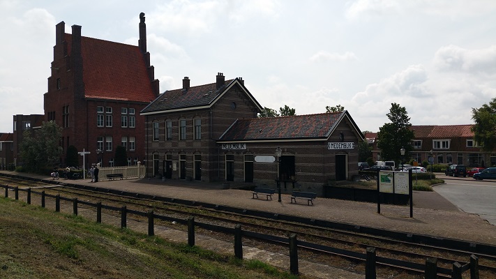 Wandelen over het Groot Frieslandpad bij station Medemblik