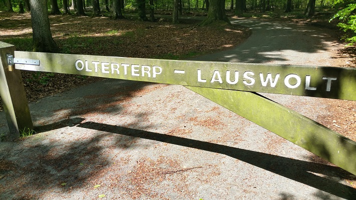 Wandelen over het Groot Frieslandpad door landgoed Lauswolt in Olterterp