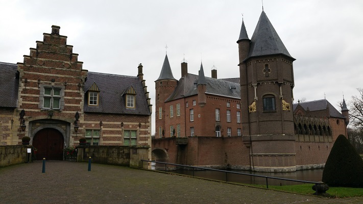 Wandelen over het Hertogenpad bij Kasteel Heeswijk