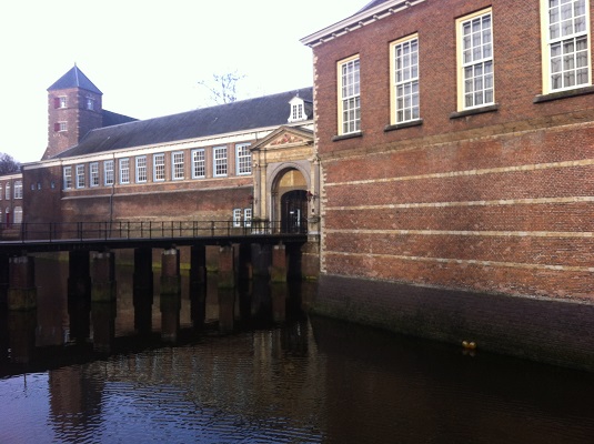 Wandelen over het Hertogenpad bij het kasteel van Breda