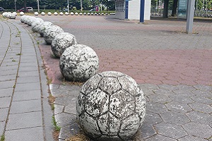 Wandelen over het Hugo de Grootpad bij voetbalstadion Willem II in Tilburg