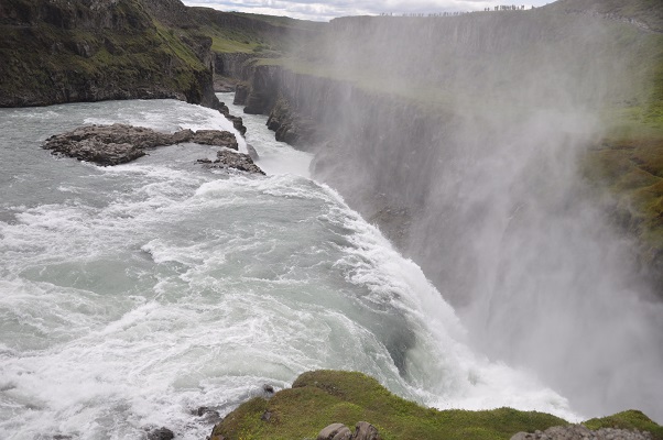 IJsland-13 Waterval Gulfoss tijdens wandelreis naar IJsland