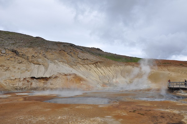 Hete bronnen en modderbaden tijdens wandeling op zuidkust op wandelreis in IJsland