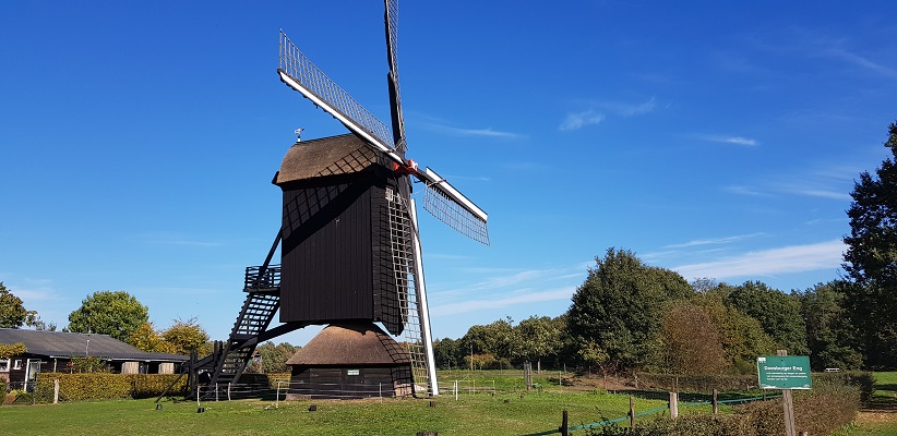 Wandelen over klompenpad Doesburgermolenpad bij Doesburgermolen