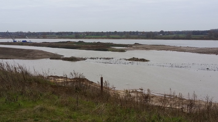 Maaswerken bij Lomm op wandeling over het Maaspad van Arcen naar Venlo
