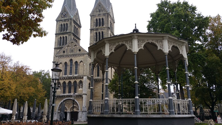 Munsterkerk Roermond tijdens een wandeling over het Maaspad van Maasbracht naar Roermond