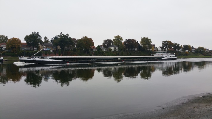 De Maas bij Reuver op een wandeling over het Maaspad van Reuver naar Venlo