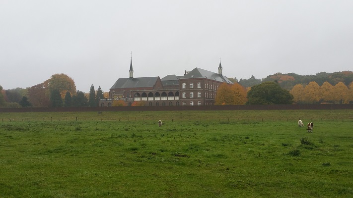 Klooster Tegelen op een wandeling over het Maaspad van Reuver naar Venlo