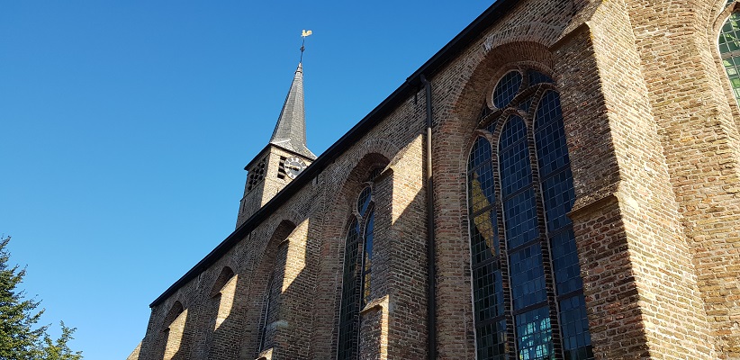 Kerk Stad aan 't Haringvliet op een wandeling over het Maaspadvan Stad aan 't Haringvliet naar Willemstad