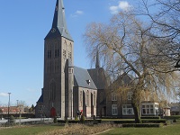 Kerk in Deurningen tijdens wandeling over Marskramerpad van Oldenzaal naar Borne