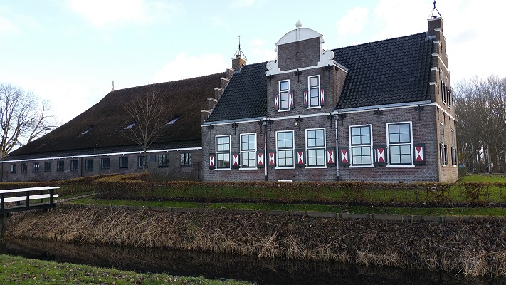 Friese boerderij Witmarsum op een dagwandeling Pingjumer Gouden Halsband over het Nederlands Kustpad