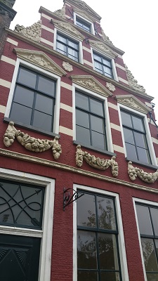 Monumentaal pand Franeker op een wandeling over het Nederlands Kustpad van Franeker naar Harlingen