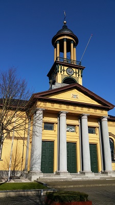 Kerk Sint Jacobiparochie op een wandeling over het Nederlands Kustpad van Franeker naar Sint Jacobiparochie