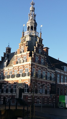 Oude Raadhuis Franeker op een wandeling over het Nederlands Kustpad van Franeker naar Sint Jacobiparochie