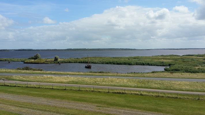 Lauwersmeer op een wandeling over het Nederlands Kustpad van Holwerd naar Lauwersoog