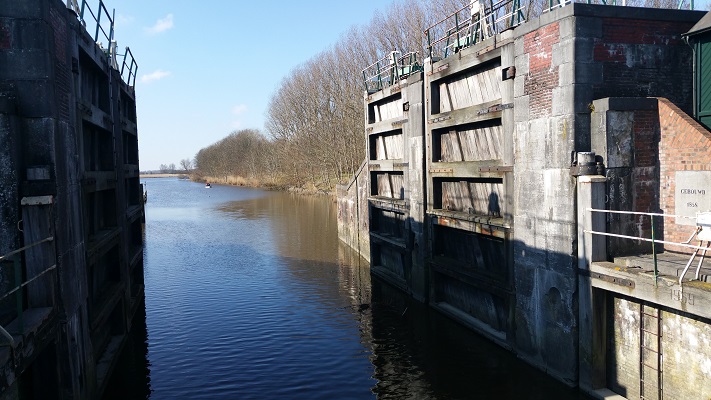 Sluizen Zoutkamp op een wandeling over het Nederlands Kustpad van Leens naar Ulrum