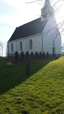 Kerk Niekerk op een wandeling over het Nederlands Kustpad van Leens naar Ulrum