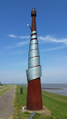 Monument Ede Staal op de dijk in Delfzijl op een wandeling rondje Delfzijl over het Nederlands Kustpad