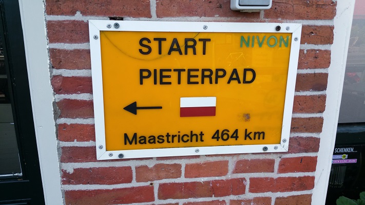 Start Pieterpad op een wandeling over het Nederlands Kustpad van Eenrum naar Pieterburen