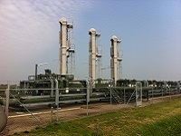 Olie-installatie Schoonebeek op een wandeling van Vasse naar Hoogstede in Duitsland over het Noaberpad