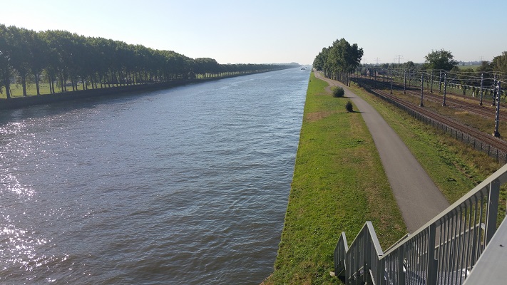Amsterdam-Rijnkanaal tijdens wandeling van Abcoude naar Vreeland over het Noord-Hollandpad