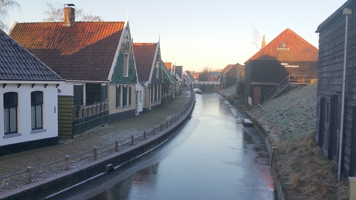 Huizen in Kolhorn tijdens wandeling van Kolhorn naar Obdam op Noord-Hollandpad