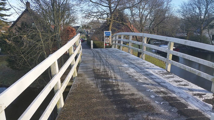 Noord-Hollandpad-Kolhorn-Obdam-10 Brug in Verlaat tijdens wandeling van Kolhorn naar Obdam op Noord-Hollandpad