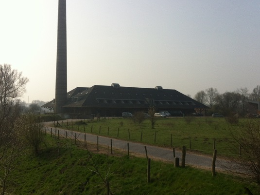 Wandelen over het Oudste Wandelpad van Nederland bij voormalige steenfabriek bij de Blauwe Kamer