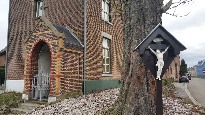 Wandelen over het Peerkepad in de voetsporen van Peerke Donders bij Mariakapel in Bunde