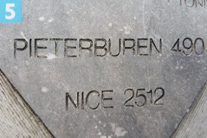 Wandelen over het Pieterpad bij gedenksteen Pieterburen-Nice