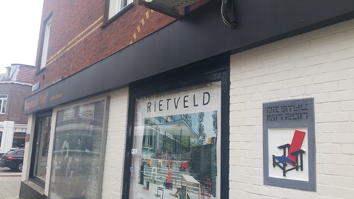 Meubelwerkplaats van Gerrit Rietveld tijdens Gerrit Rietveld wandelroute in Utrecht