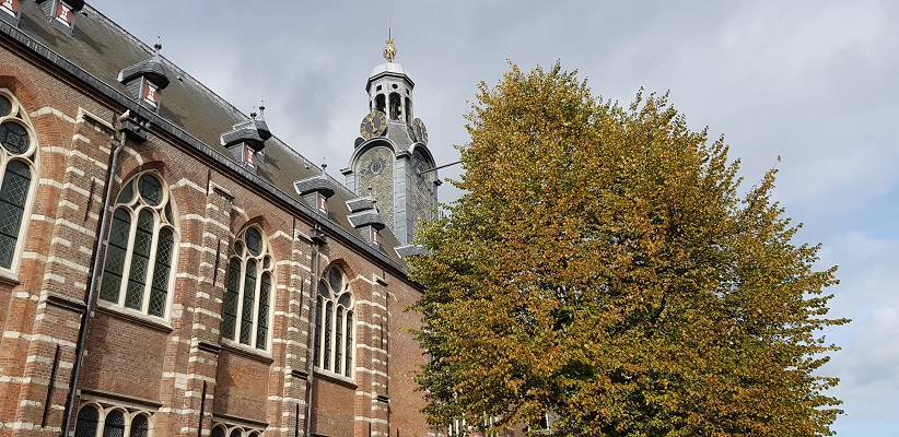 Wandelen over het Romeinse Limespad bij R.K. Onze Lievevrouwe Kerk in Leiden