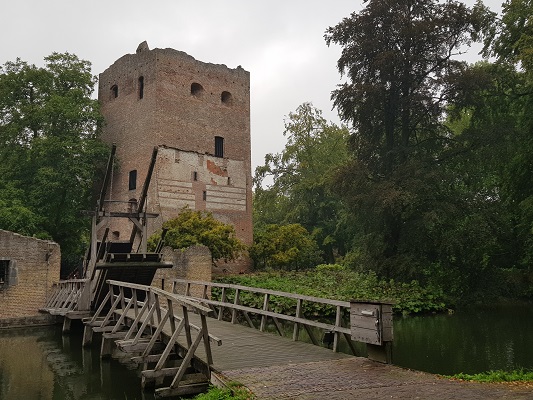 Wandelen over het Romeinse Limespad bij kasteel Duurstede in Wijk bij Duurstede