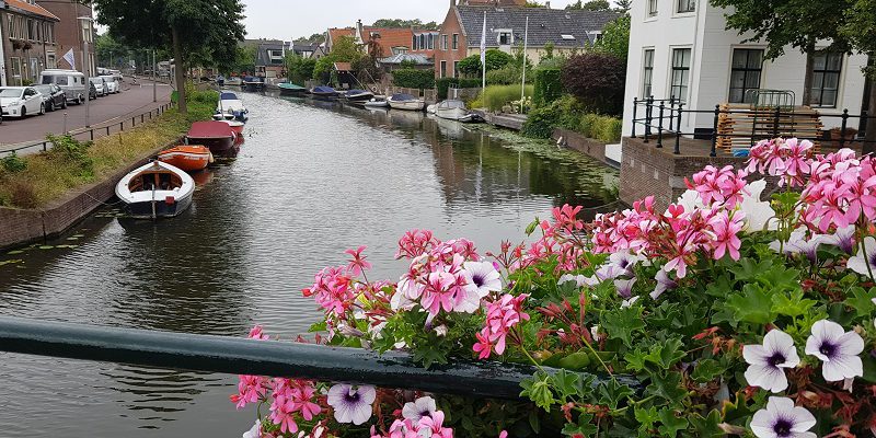 Wandelen over het Romeinse Limespad bij de Oude Rijn in Katwijk aan de Rijn