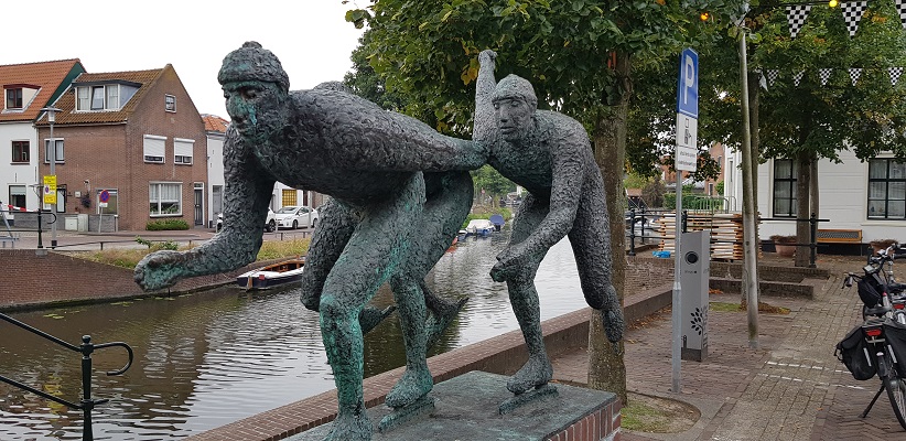 Wandelen over het Romeinse Limespad bij Beeld van de Schaatser in Katwijk aan de Rijn