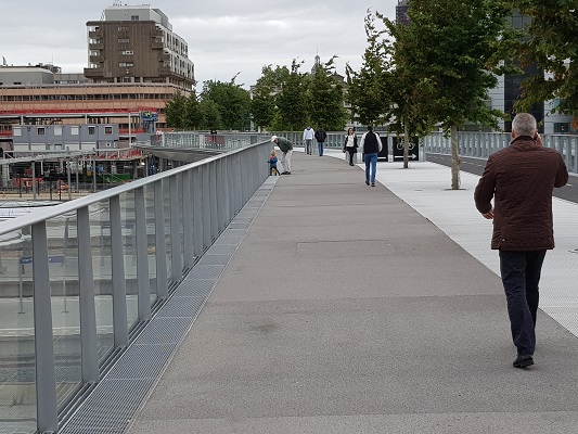 Wandelen over het Romeinse Limespad bij Voetgangers-/fietsbrug Station Utrecht