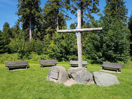 Wegkruis in Willingen tijdens wandeling van Willingen naar Usseln op wandelreis over Rothaarsteige in Sauerland in Duitsland