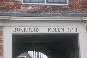 Buskruid Molen no 3 tijdens wandeling over de Stelling van Amsterdam