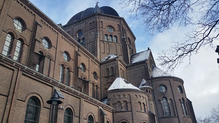 Petruskerk tijdens een wandeling langs monumenten in Uden in Noord-Brabant
